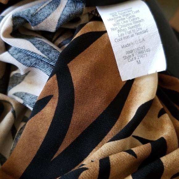 JKLA Sleeveless Top - Picture 5 of 5